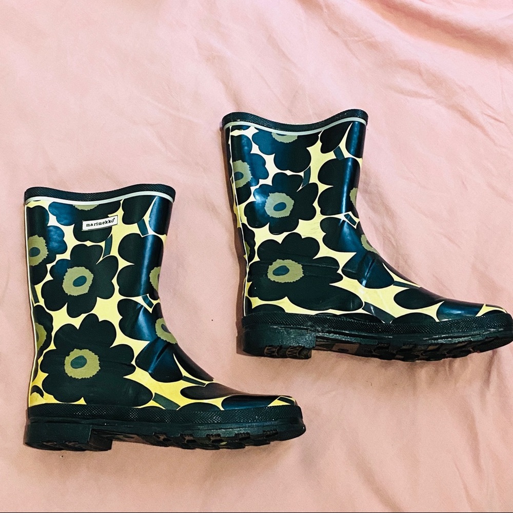 MARIMEKKO Black Unikko Flower Print Rain Boots